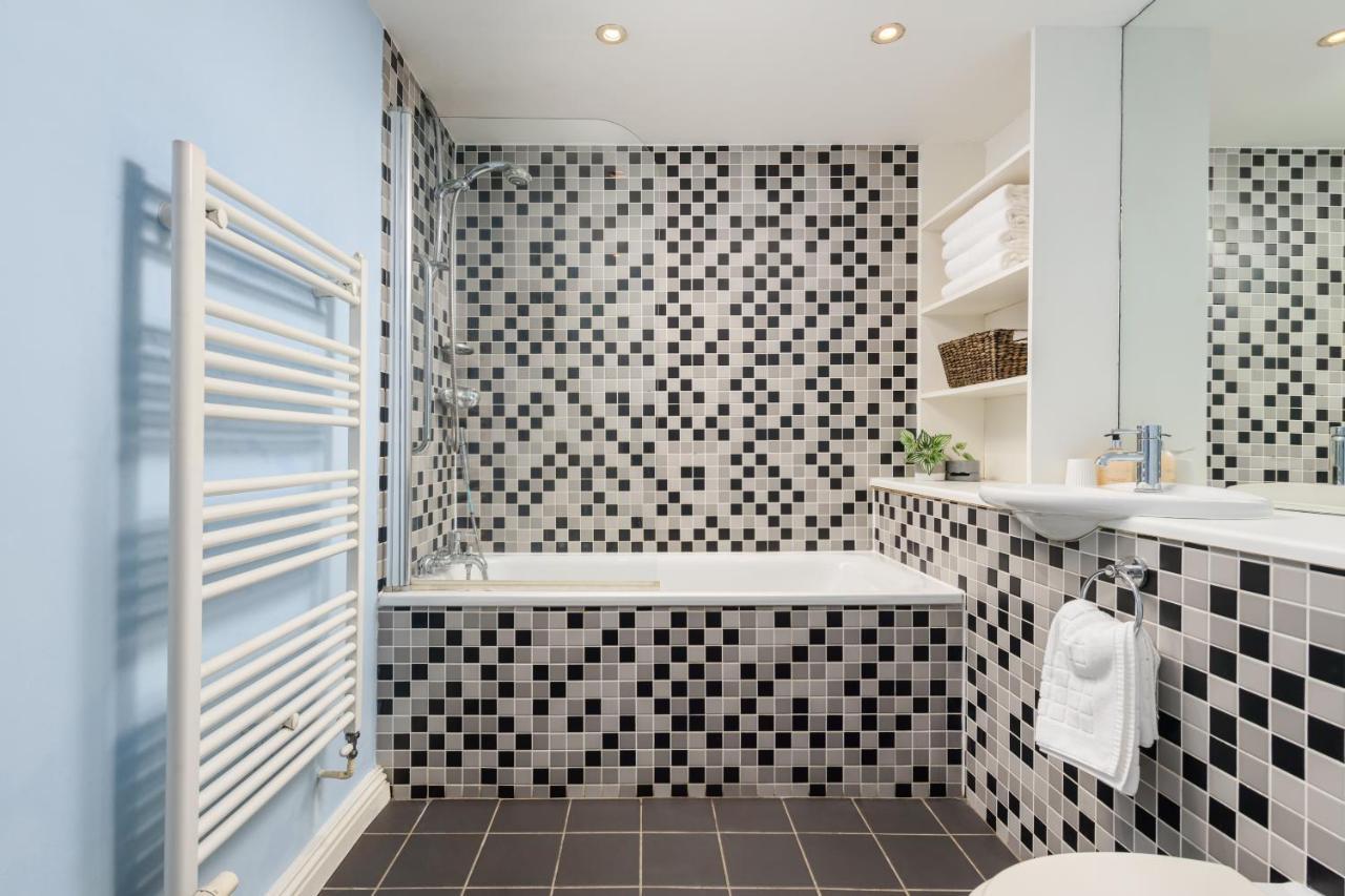 2Br New Town Garden Apartment เอดินบะระ ภายนอก รูปภาพ